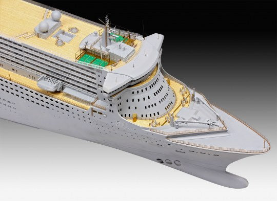 Revell Queen Mary 2 1:400 Scale Kit