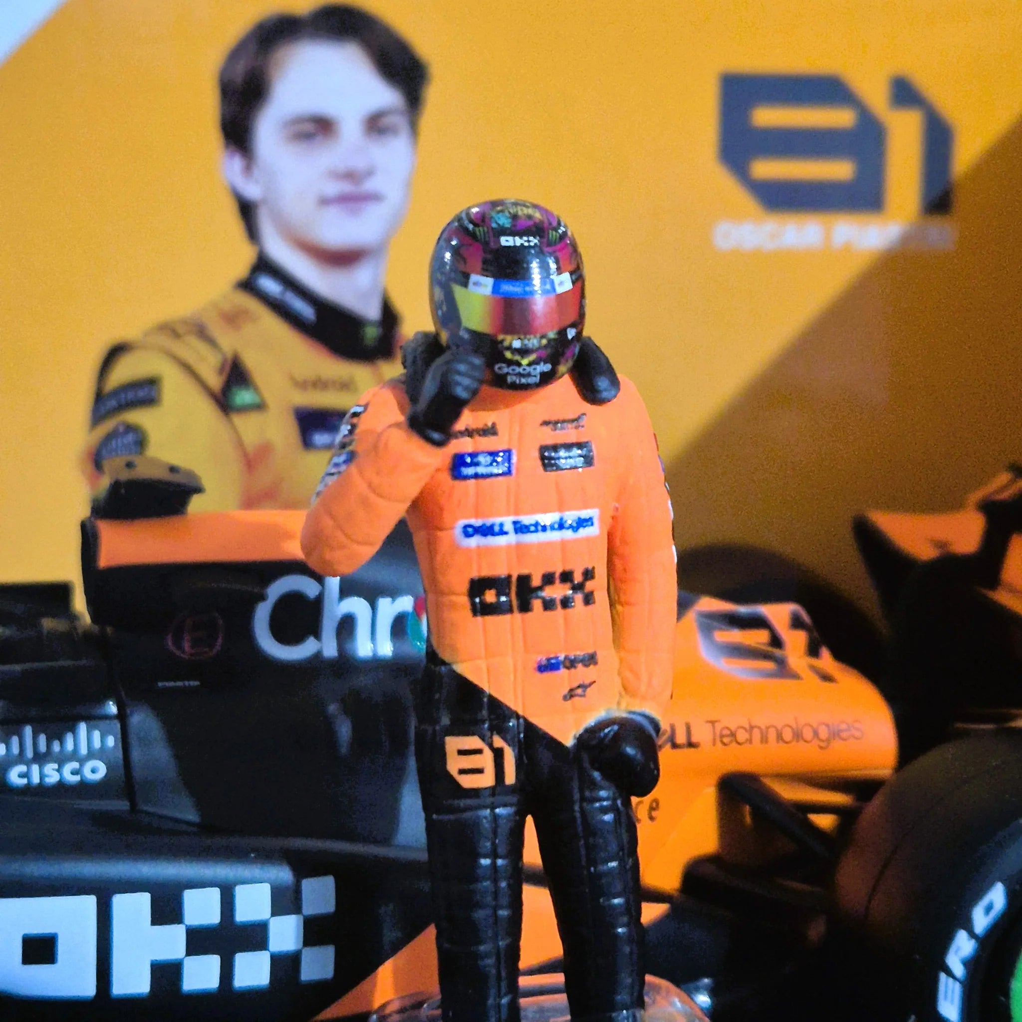 Bburago McLaren MCL38 2024 1:24 Scale Miami Grand Prix with Oscar Piastri Figure