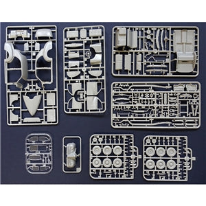 1941 Packard Clipper 1:35 Scale Model Kit