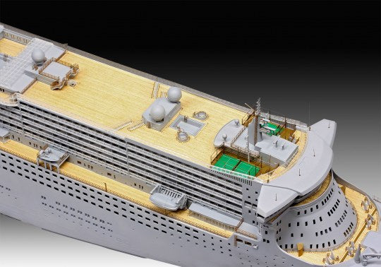 Revell Queen Mary 2 1:400 Scale Kit