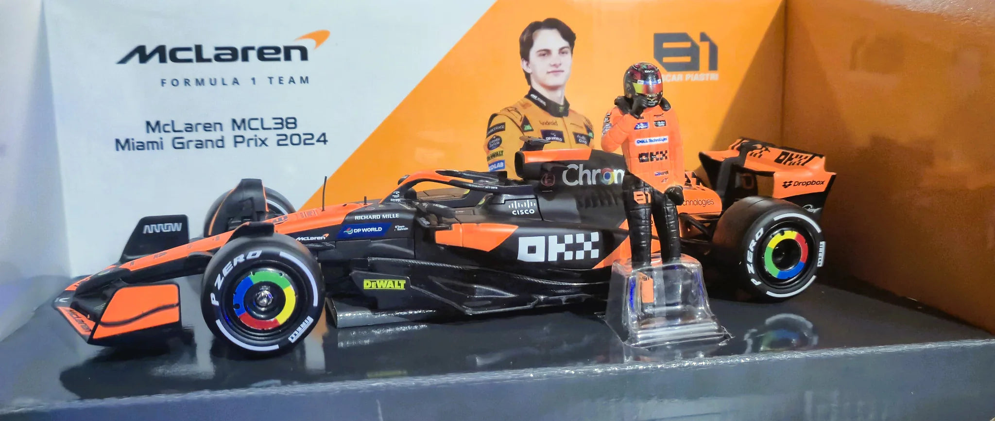 Bburago McLaren MCL38 2024 1:24 Scale Miami Grand Prix with Oscar Piastri Figure
