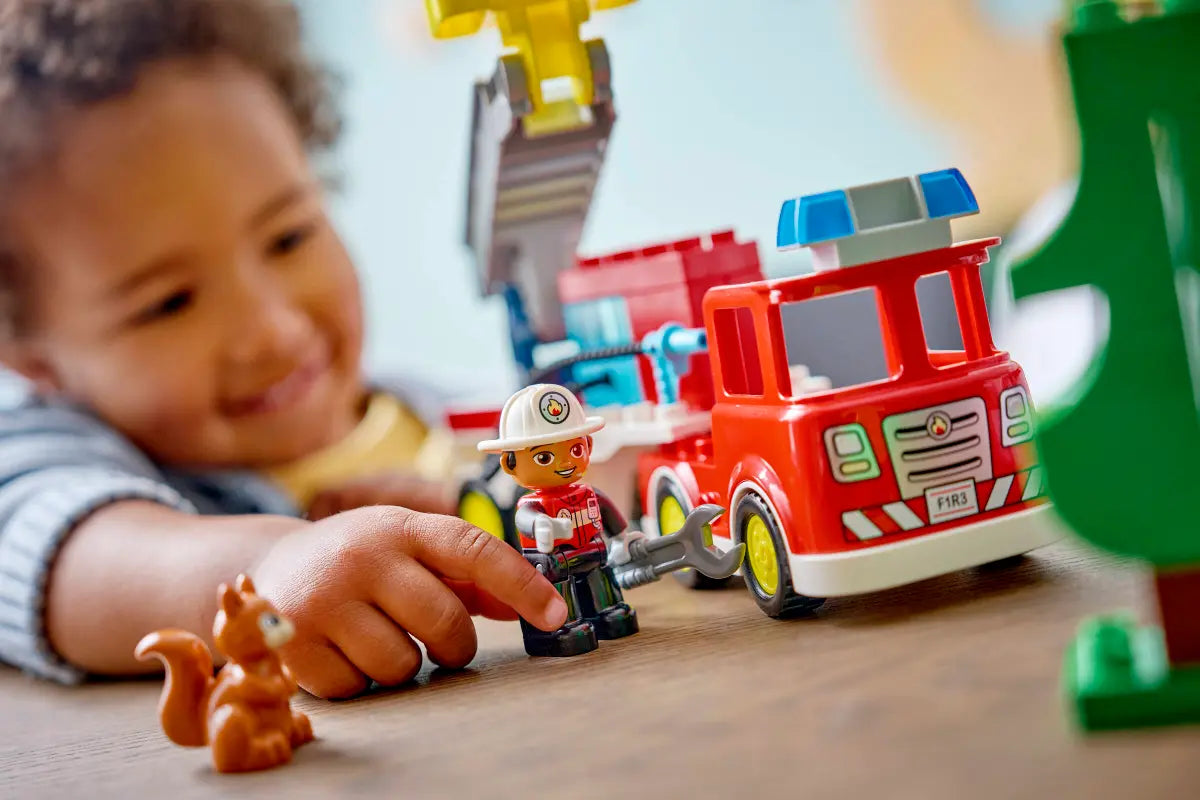 Lego 10473 Fire Truck with Hose and Firefighter