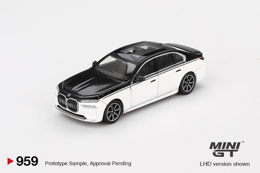 Mini GT BMW i7 xDrive60 1:64 Scale