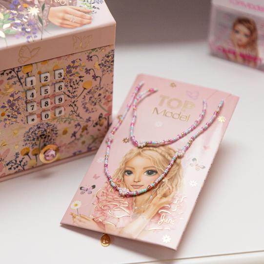 TOPModel Necklace & Bracelet Set