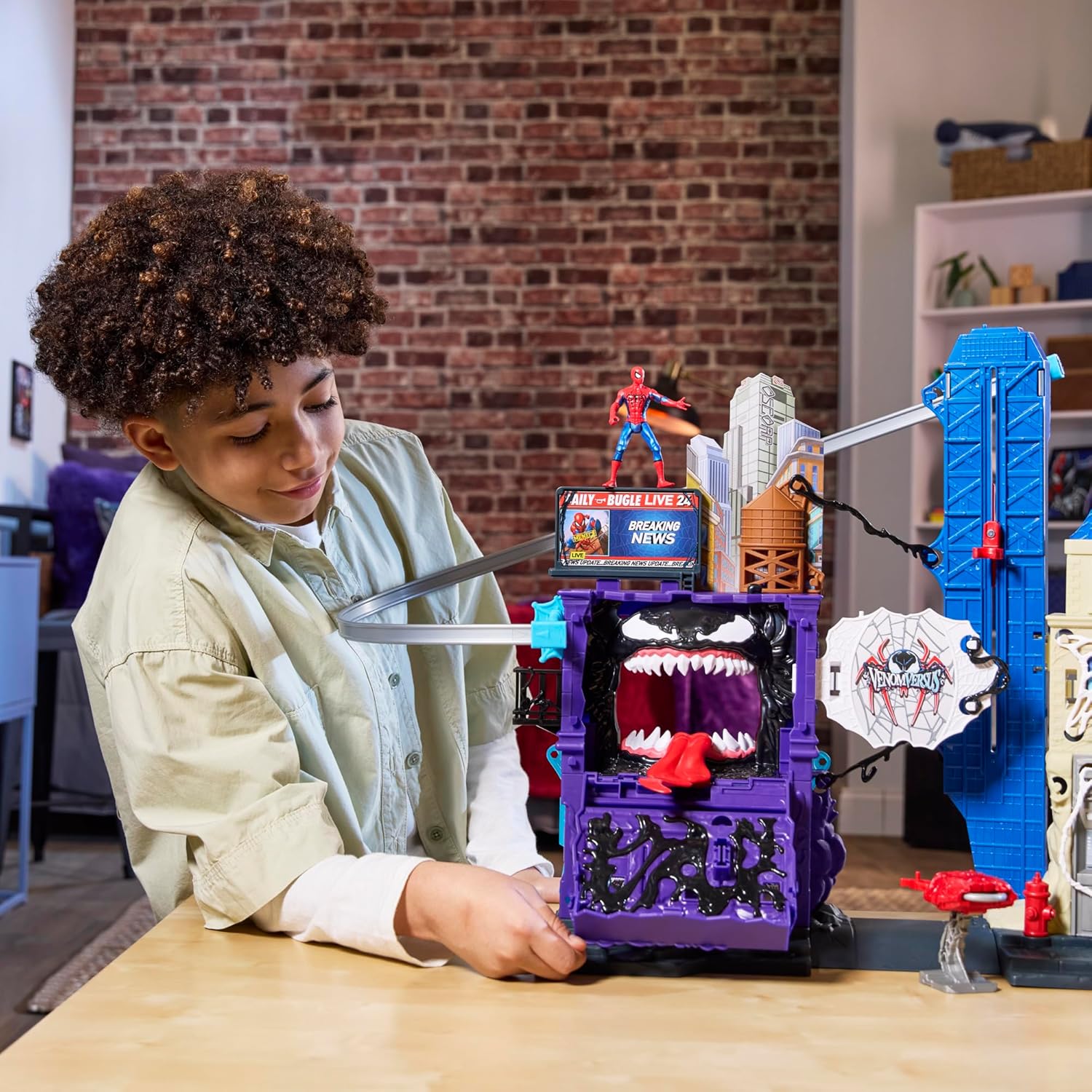 Spider-Man Venom Versus Web Slinging City Playset