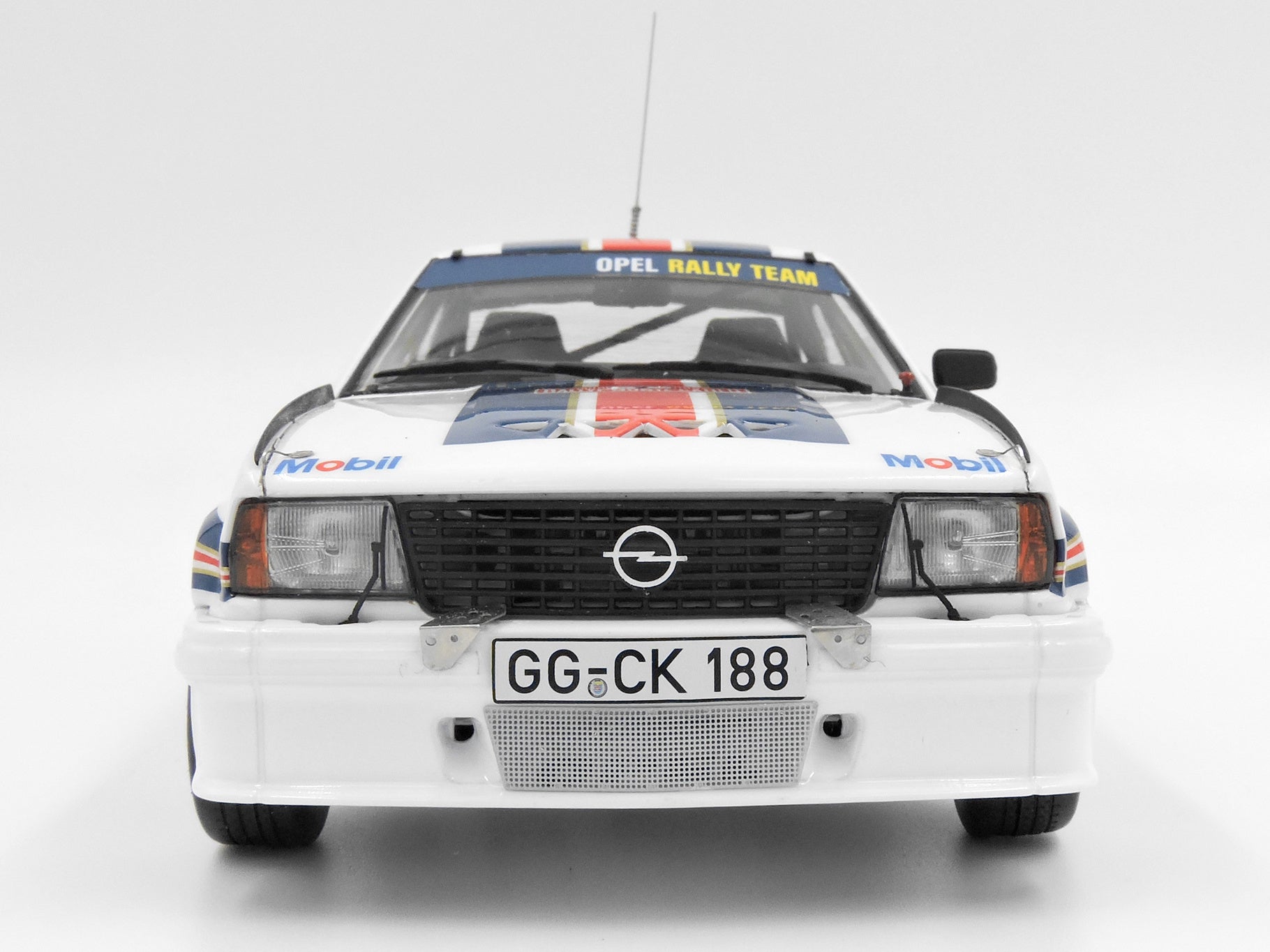 Belkits Opel Ascona 400 MC 1982 Rohl/Geistdor 1:24 Scale Model Kit