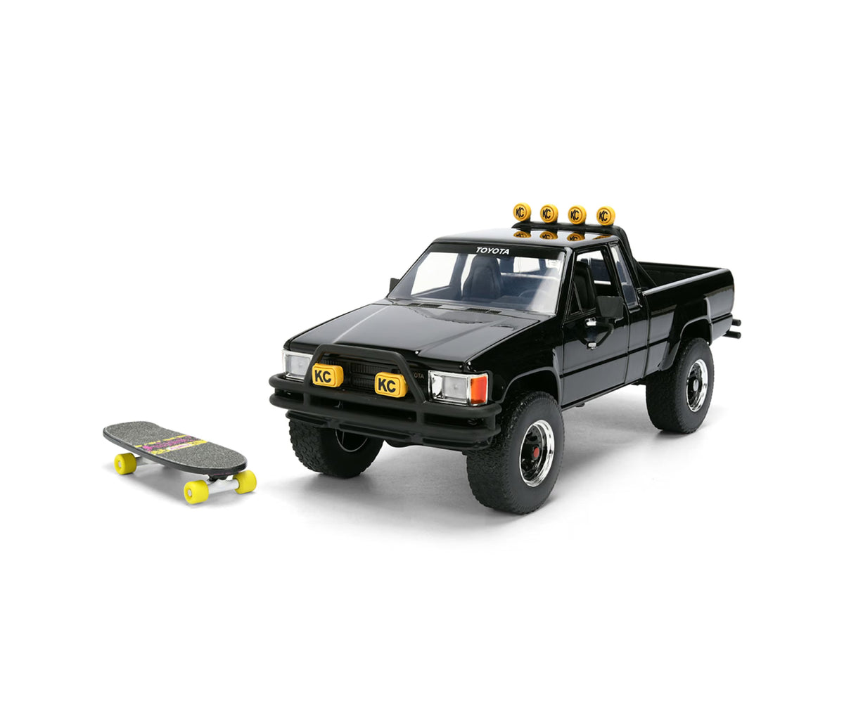 BTTF Martys Skateboard & 1985 Toyota Pickup 1:24