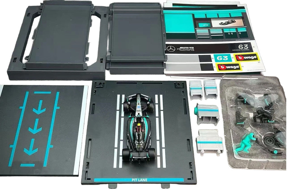 Bburago Mercedes AMG F1W15 Russell & Pit Crew 1:43 Scale Model