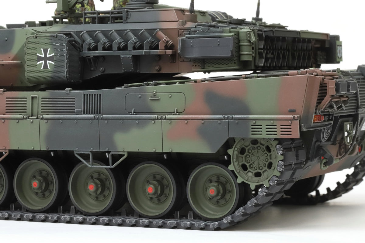 Tamiya Leopard II A7v Tank 1:35 Scale Kit