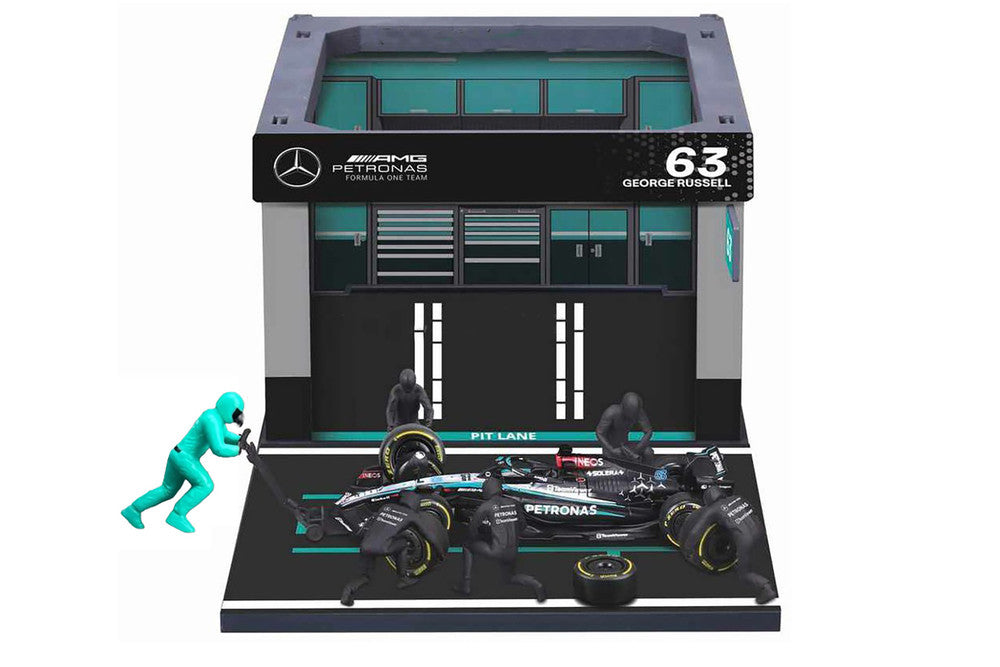 Bburago Mercedes AMG F1W15 Russell & Pit Crew 1:43 Scale Model