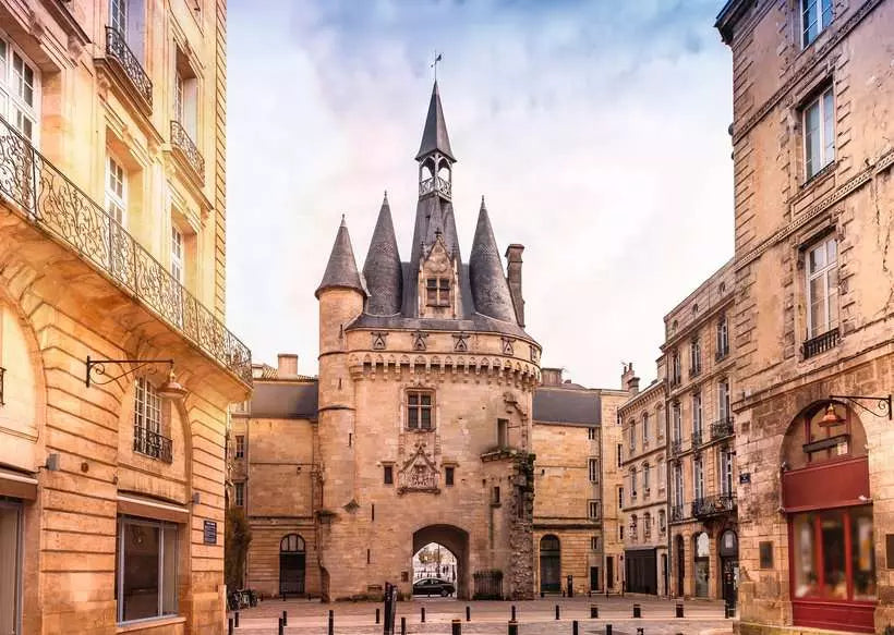 Cailhau Gate Bordeaux 1000 Piece Puzzle