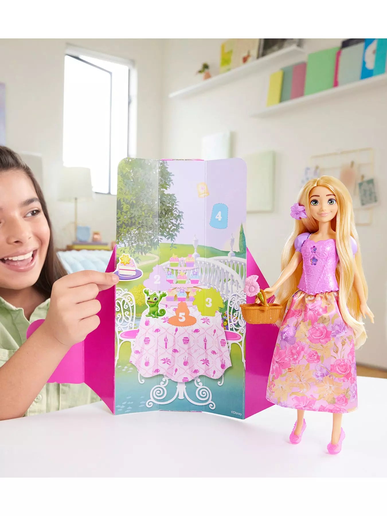 Disney Princess Spin & Reveal Rapunzel Fashion Dol