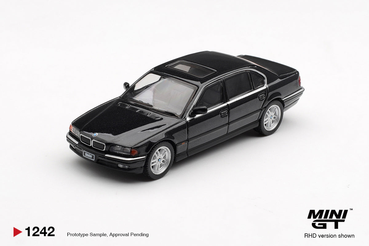 Mini GT BMW 750iL Black Saphire 1:64 Die Cast