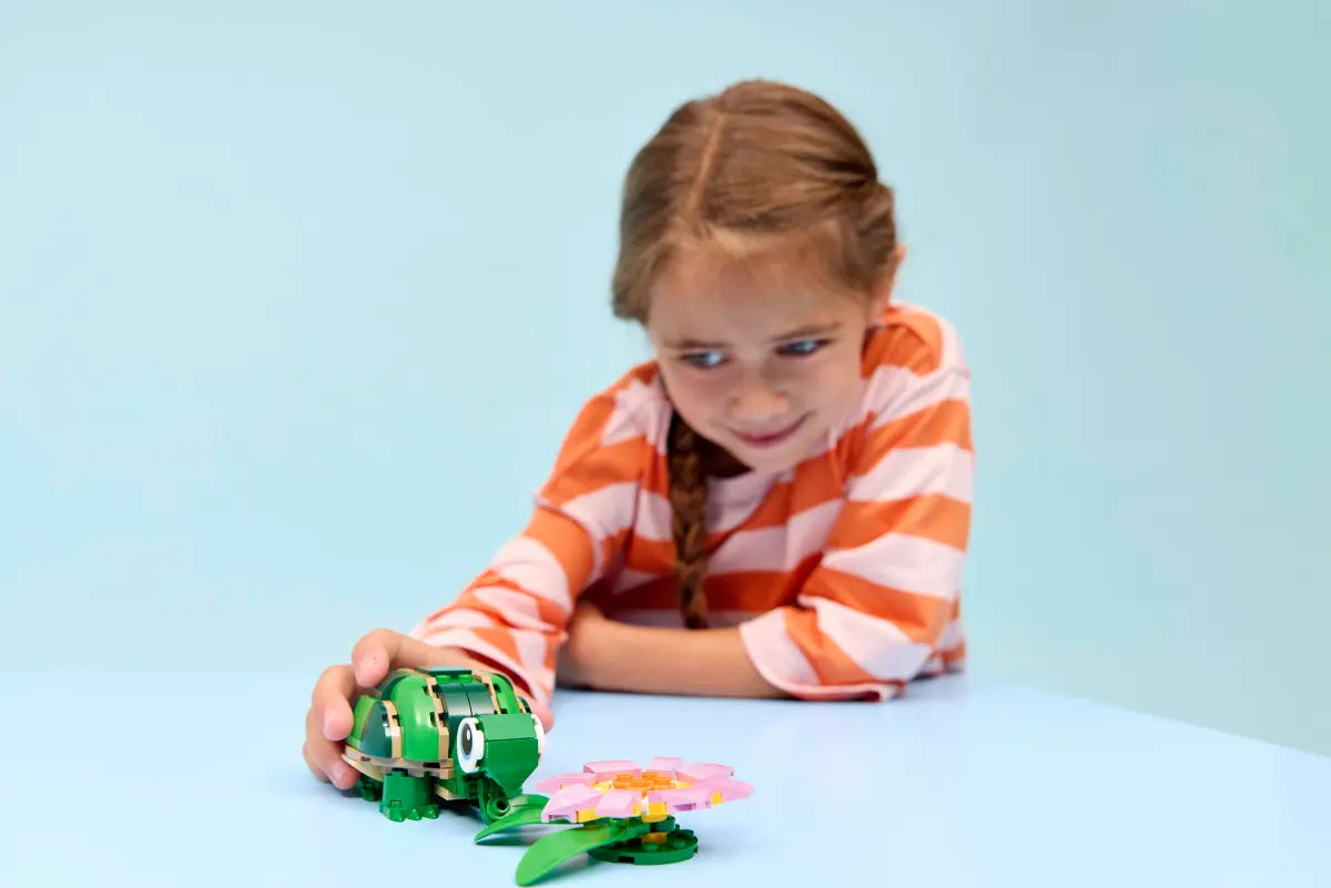 Lego 31377 Turtle with a Water Lily Flower