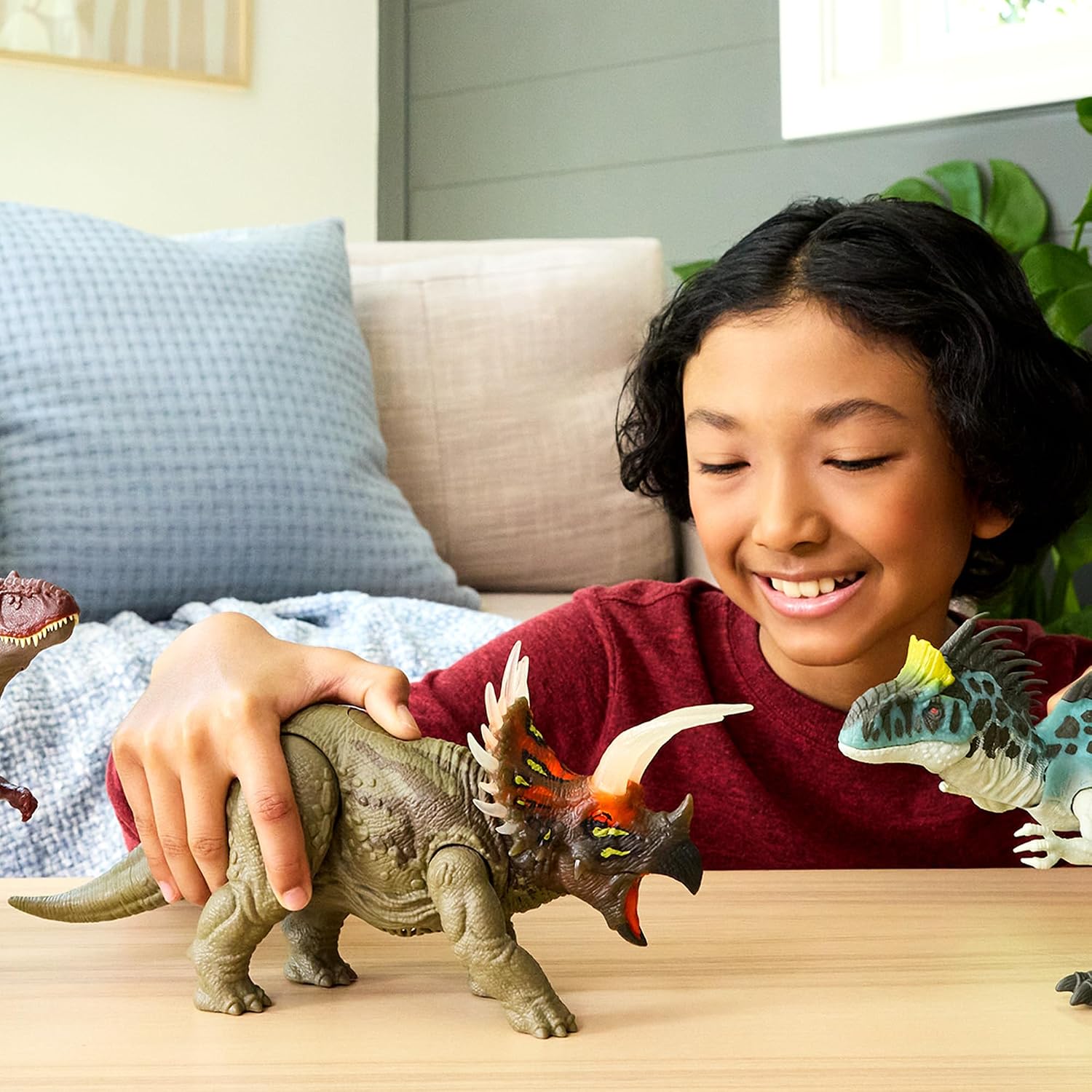 Jurassic World Wild Roar Triceratops Dinosaur Sounds & Attack Action Dino