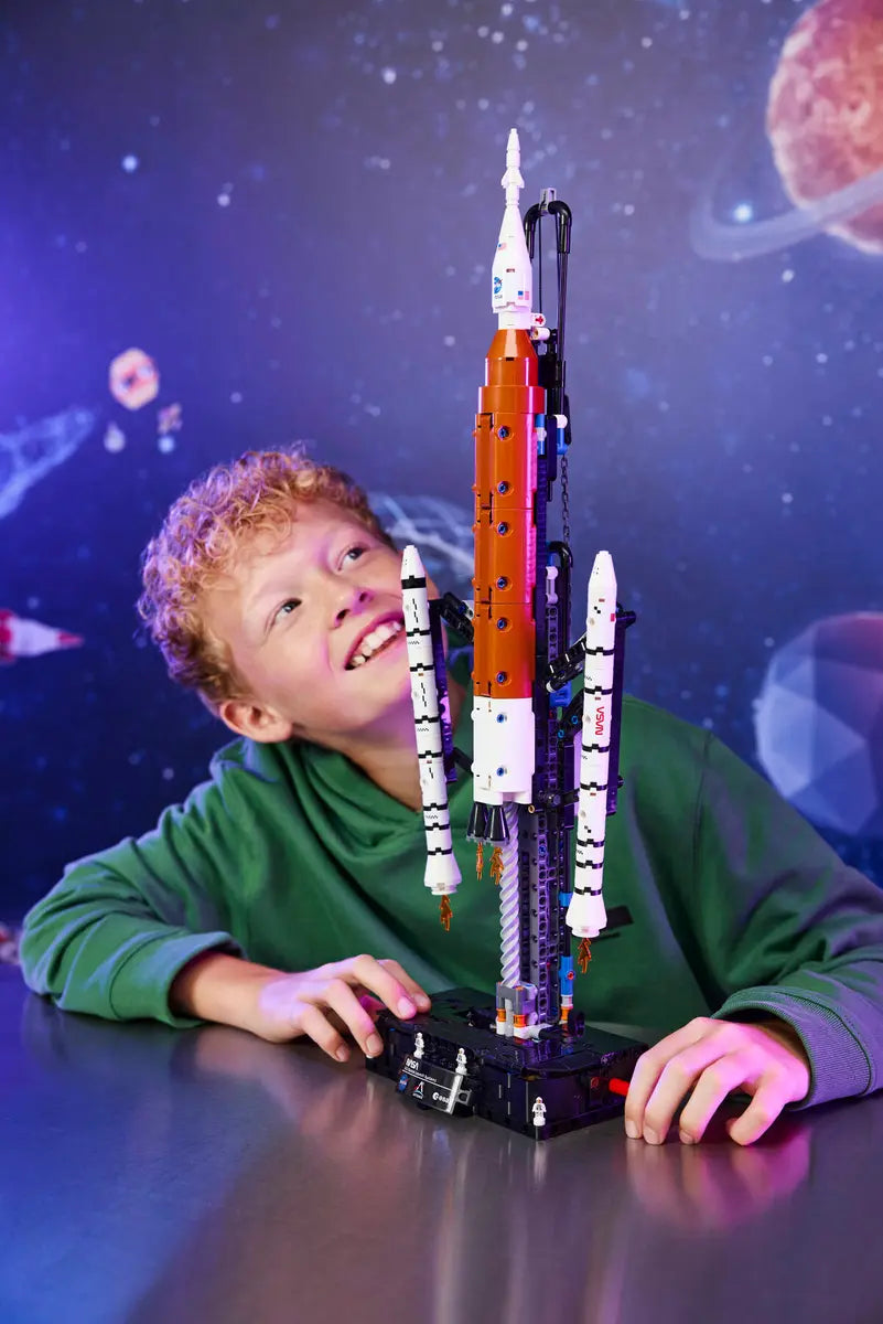 Lego 42221 NASA Artemis Space Launch System Rocket
