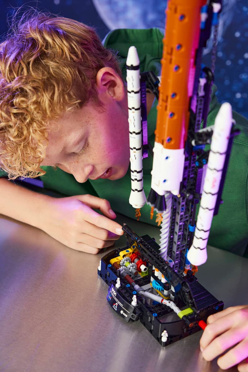 Lego 42221 NASA Artemis Space Launch System Rocket