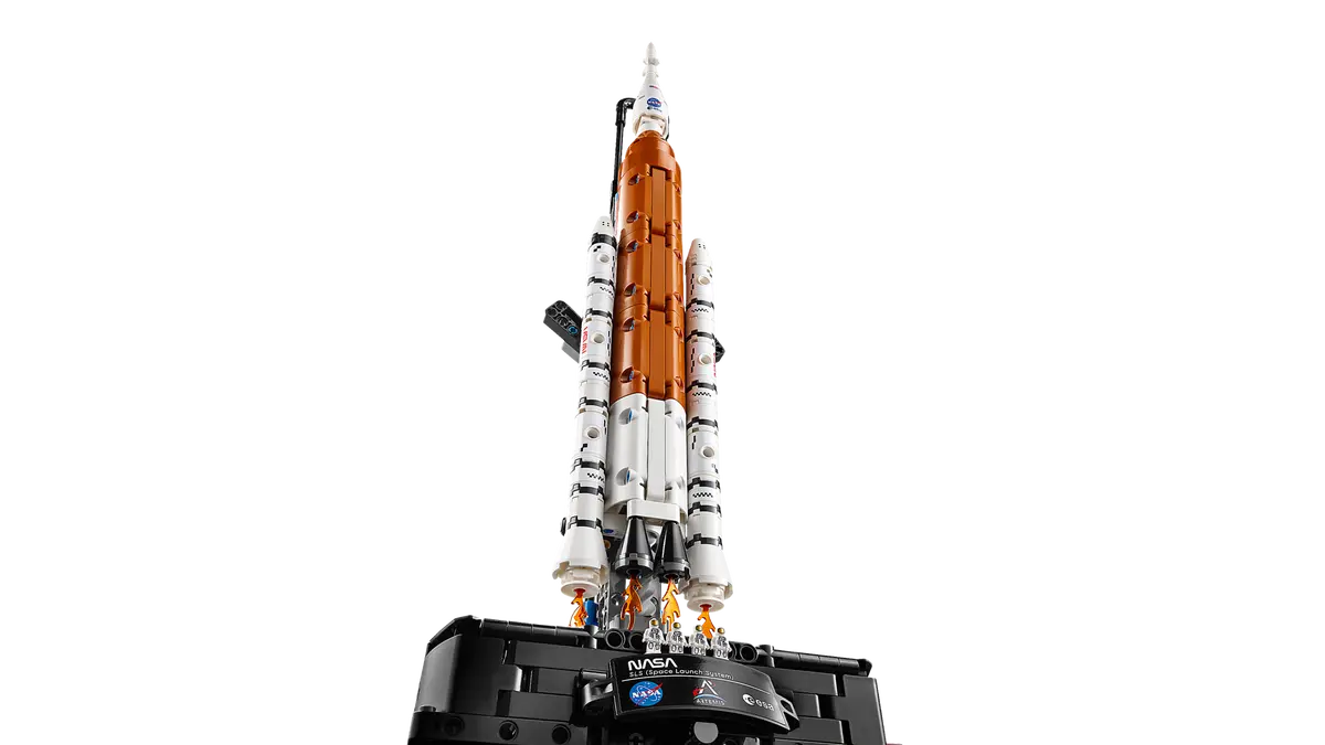 Lego 42221 NASA Artemis Space Launch System Rocket