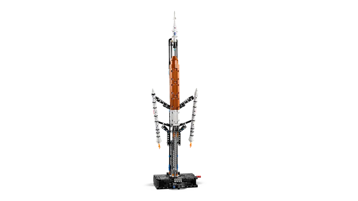 Lego 42221 NASA Artemis Space Launch System Rocket
