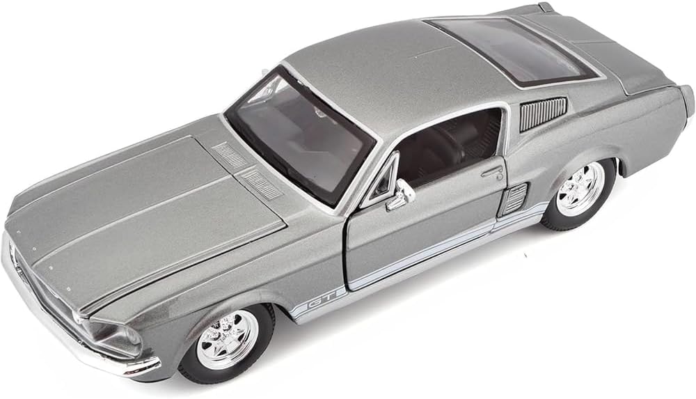 Maisto Ford Mustang GT 1967 1:24 Die Cast Model
