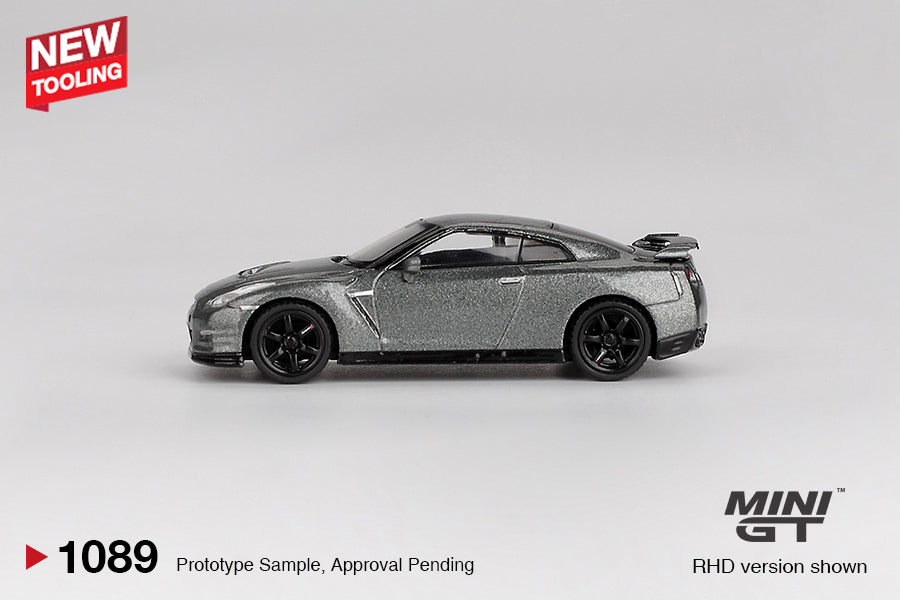 Mini GT Nissan GT-R 2013 Dark Metal Grey (Nismo R35 CRS Version) 1:64 Scale