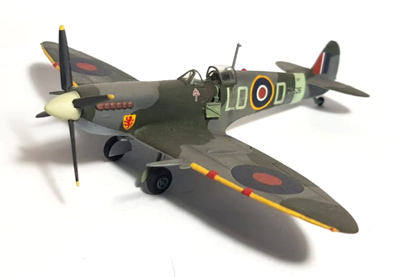 Italeri Submarine Spitfire MK9 Fighter