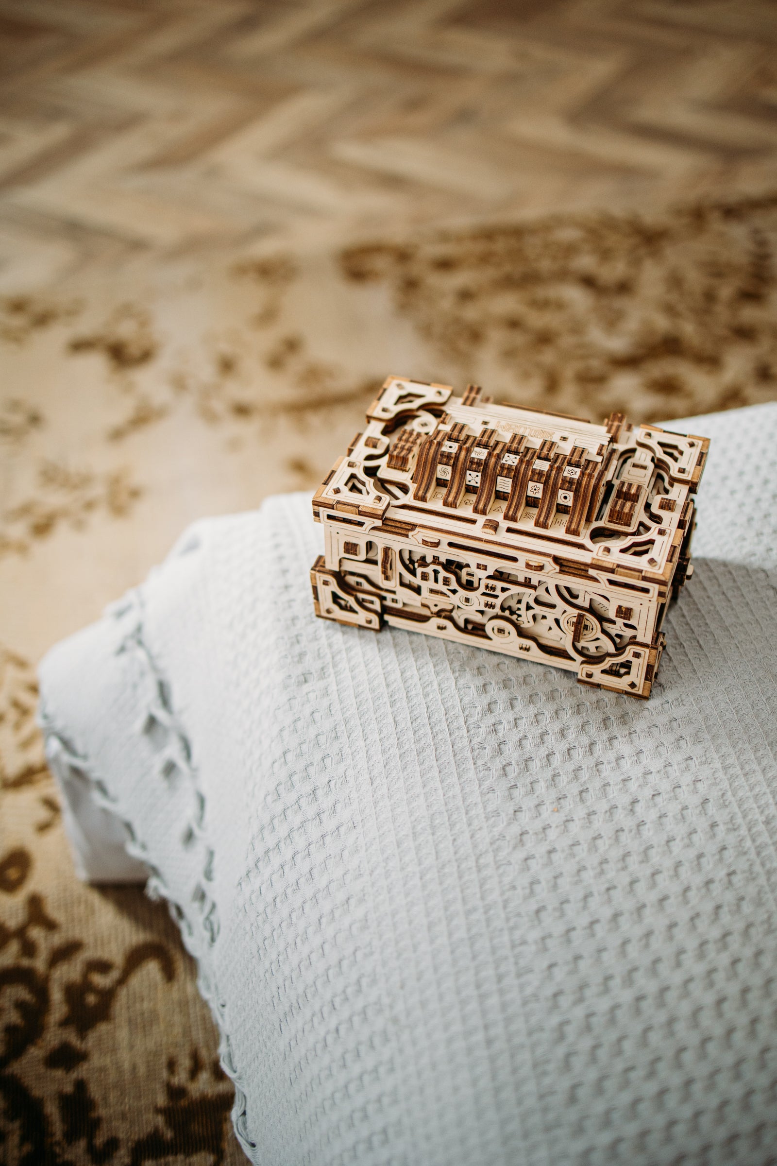 Wood Trick Enigma Chest 504 Piece Set