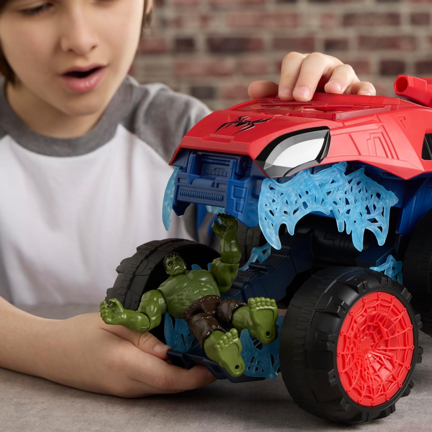 Spiderman Brand New Day Ultimate Web Breaker 2-in-1 Chompin Tank