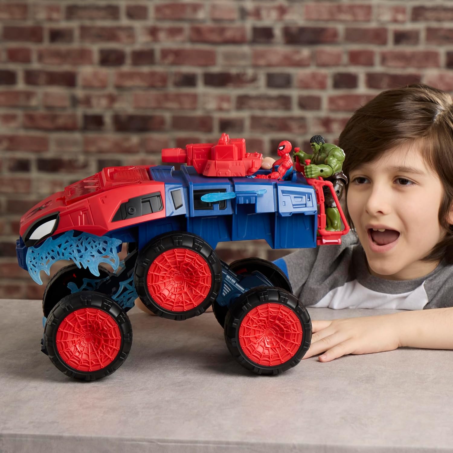 Spiderman Brand New Day Ultimate Web Breaker 2-in-1 Chompin Tank
