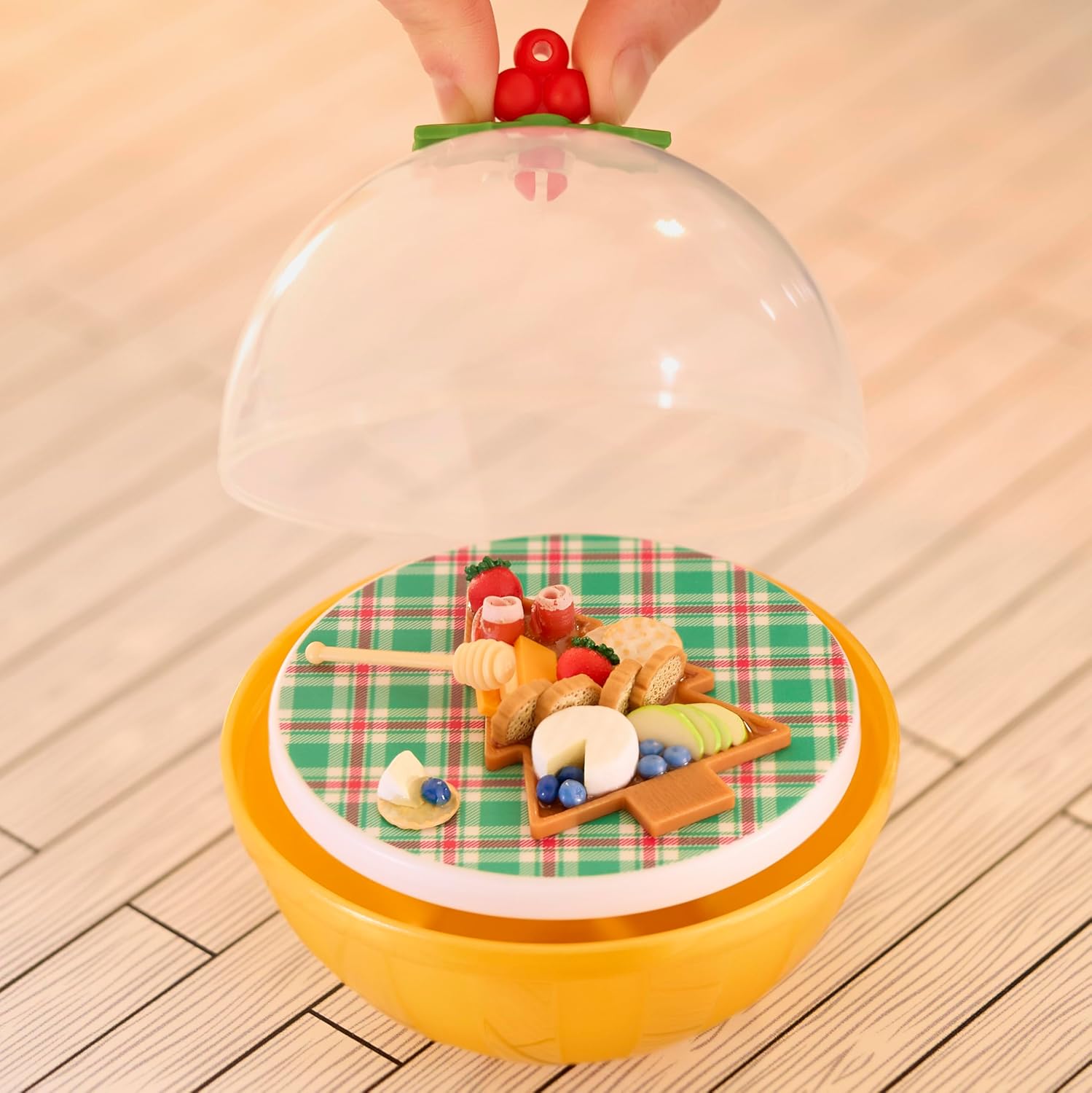 Miniverse Make It Mini Holiday Surprise