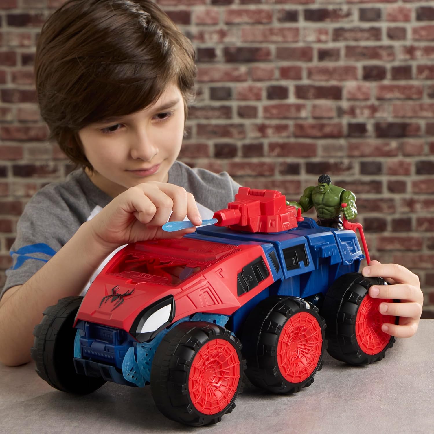 Spiderman Brand New Day Ultimate Web Breaker 2-in-1 Chompin Tank