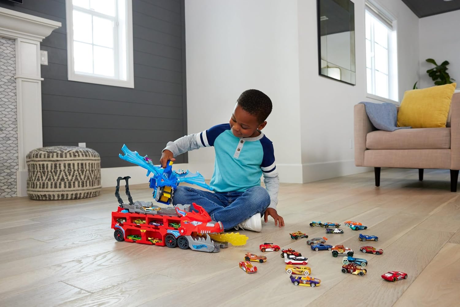 Hotwheels City Ultimate Duel Dragon Transporter
