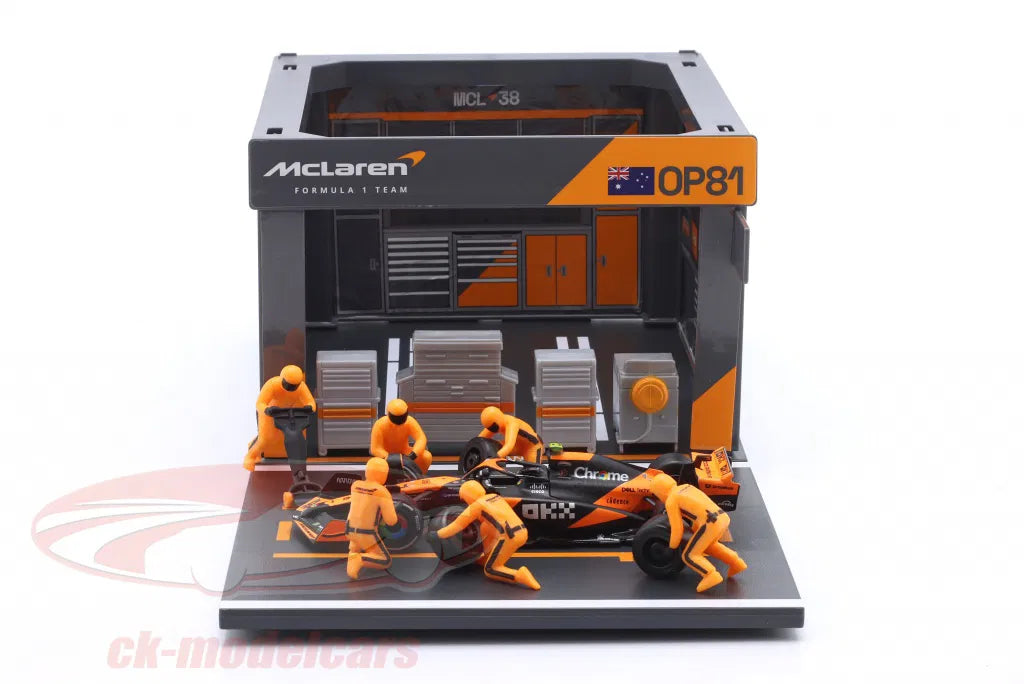 Bburago F1 McClaren MCL38 2024 & Pitt Pass Diorama - Piastri