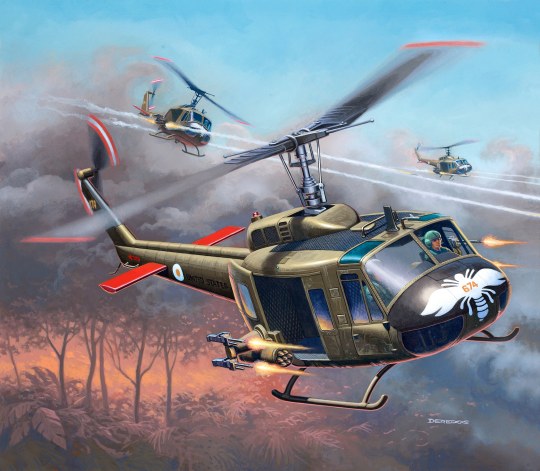 Bell UH-1H Gunship 1:100 Scale Kit