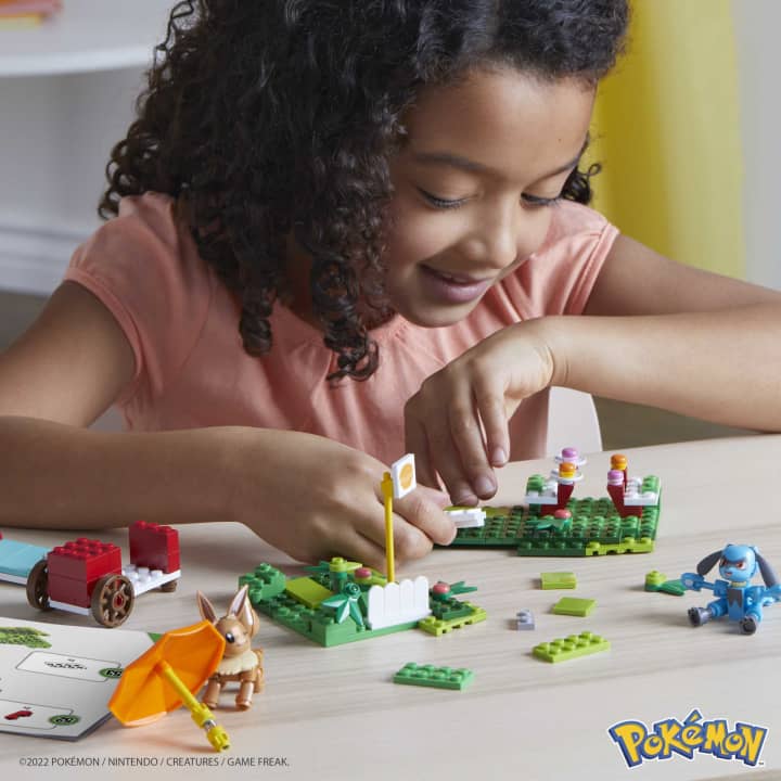 MEGA Pokémon Adventure Builder Picnic Building Set
