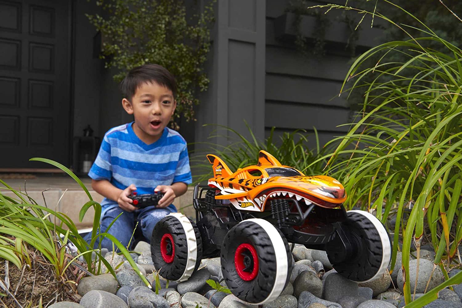 Hot Wheels Monster Trucks Unstoppable Tiger Shark