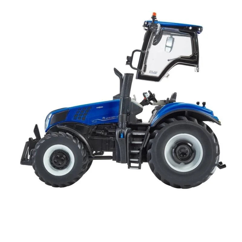 Britains 1:32 New Holland T8 Genises