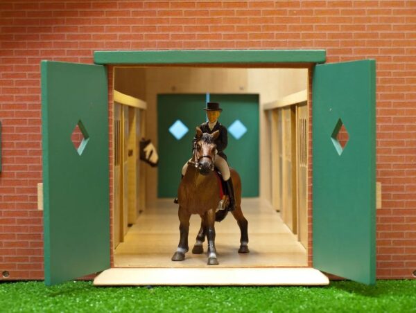 Horse Stable 1:24