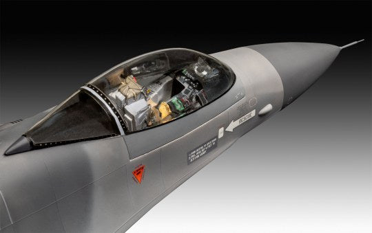 F-16 Falcon 50th Anniversary 1:32 Scale Kit