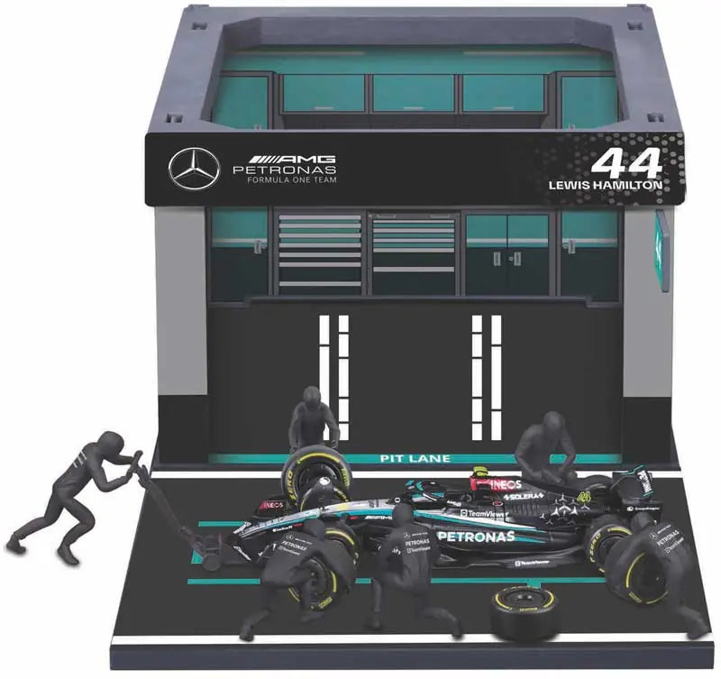 Bburago F1 Mercedes AMG W15 & Pit Pass Diorama - Hamilton