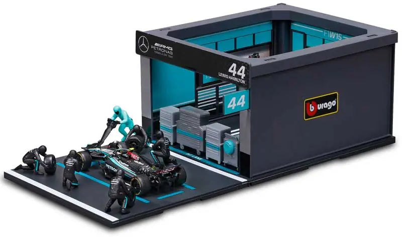 Bburago F1 Mercedes AMG W15 & Pit Pass Diorama - Hamilton