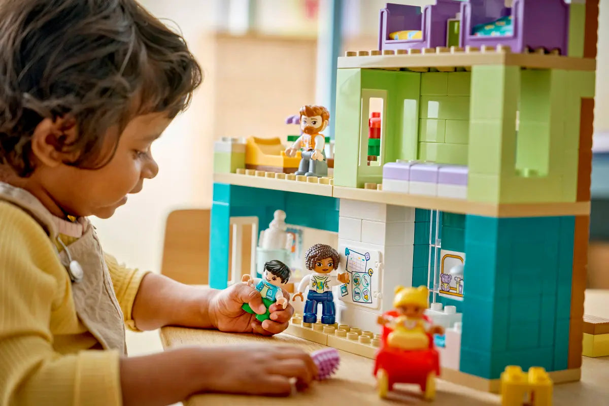 Lego 10470 3 in 1 Modern Family House with Figures