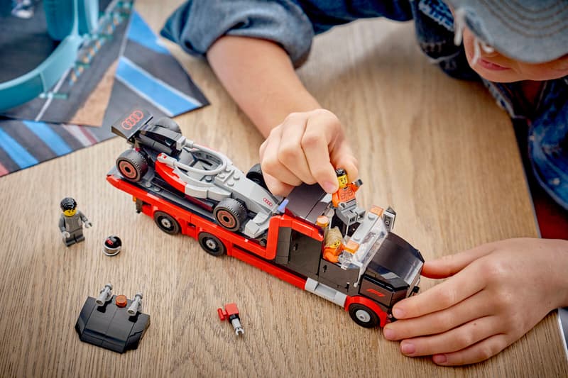 Lego 60493 F1 Display Truck with Audi F1 Race Car Set