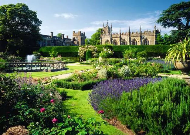 Queens GardenSud.Castle 1000 Piece Jigsaw Puzzle