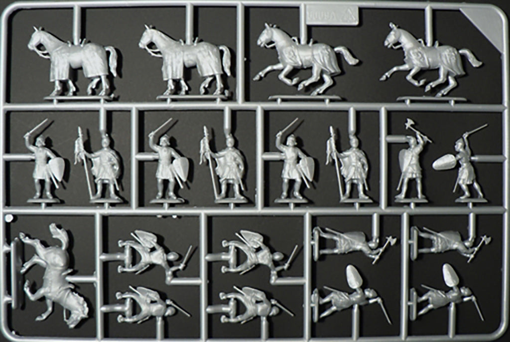Italeri Crusaders Figure Set 1:72 Scale Model Figures