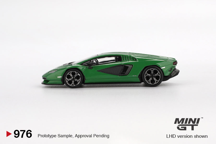 Mini GT Lamborghini Countach LPI 800-4 Verde Medio (LHD) 1:64 Scale