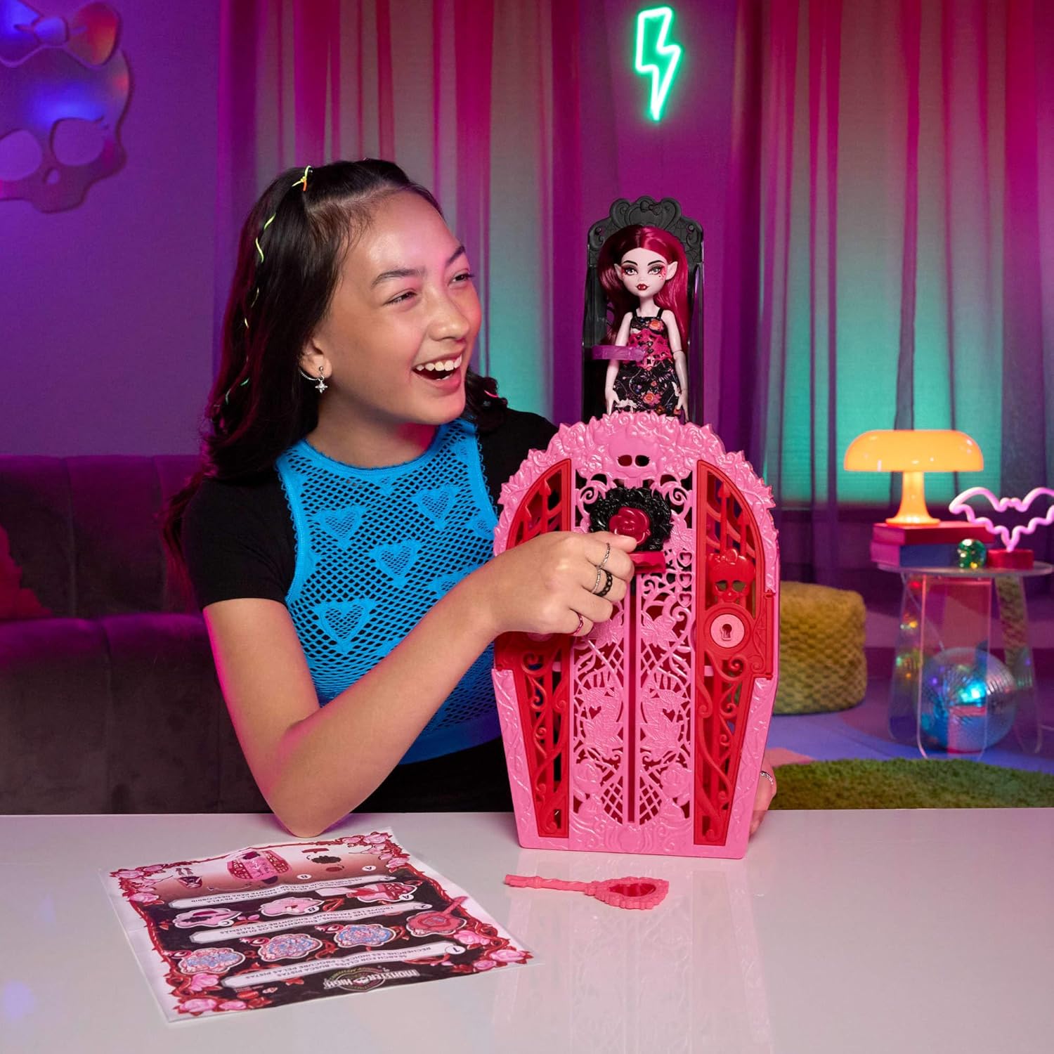 Monster High Skulltimate Secrets Garden Mysteries Playset, Draculaura