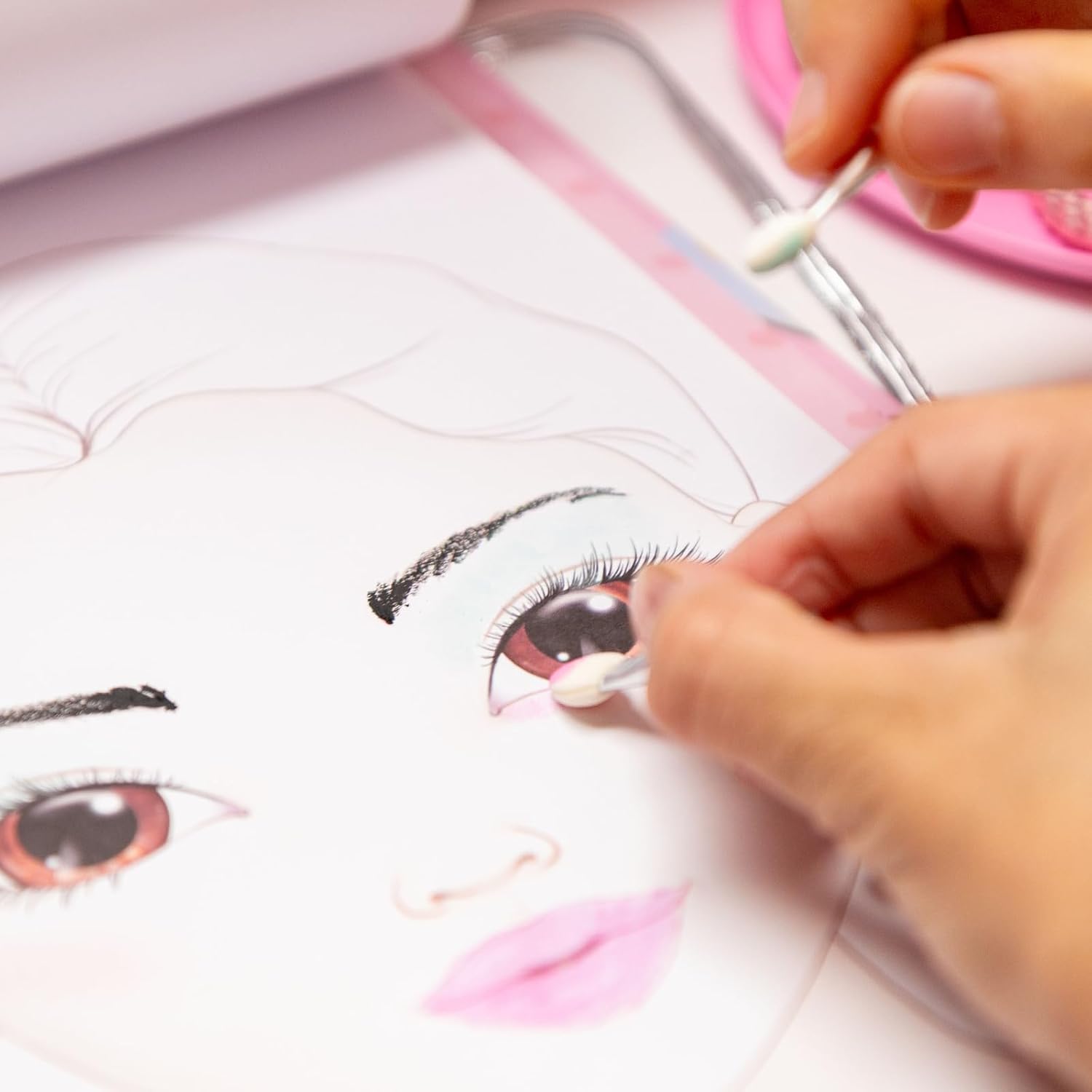 TOPModel Make-Up Creative Folder