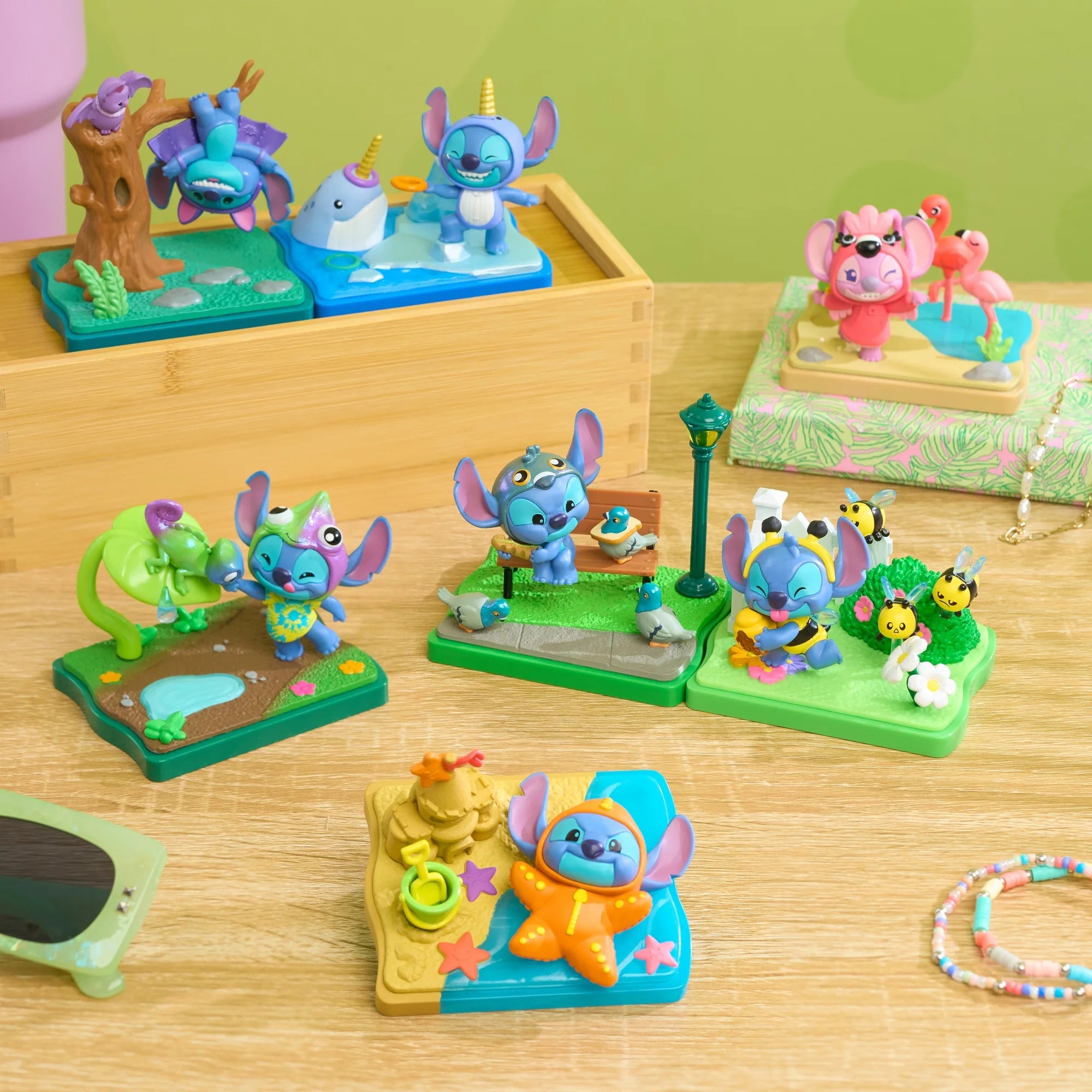 Happy Haul Stitch Goes Wild Scene Setter Assortment