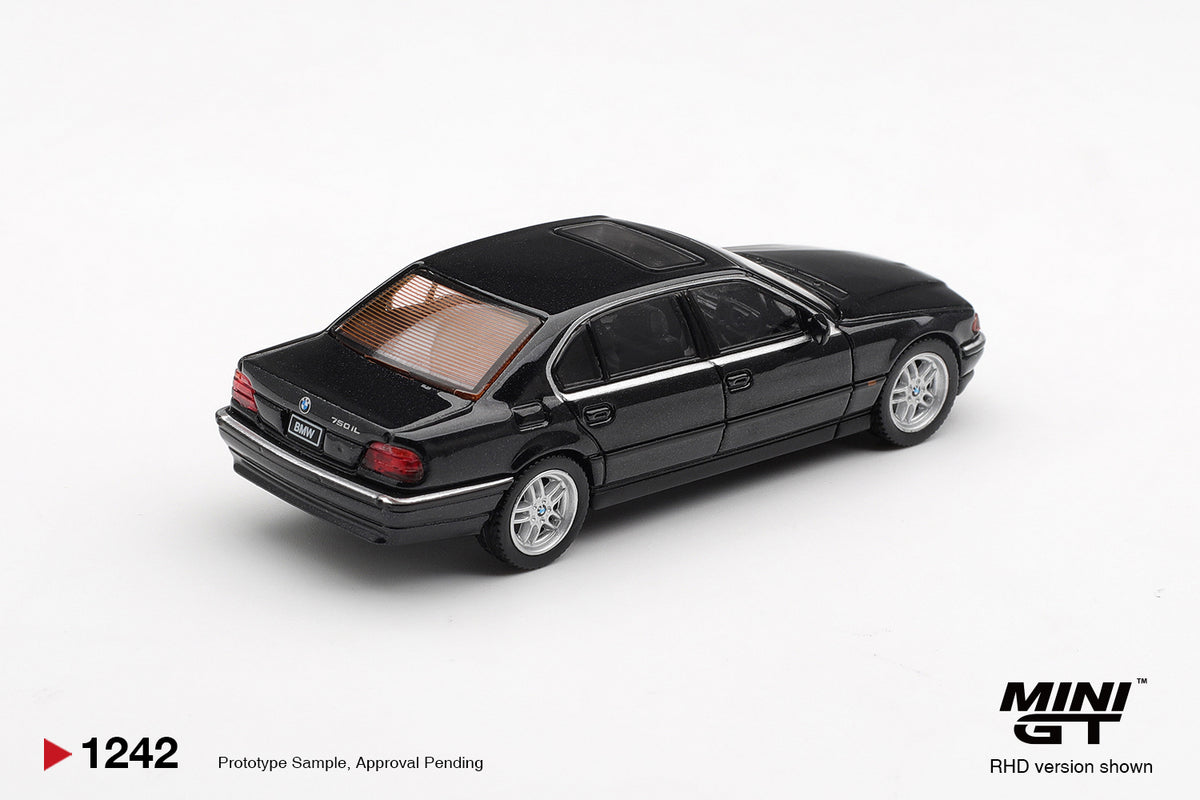 Mini GT BMW 750iL Black Saphire 1:64 Die Cast
